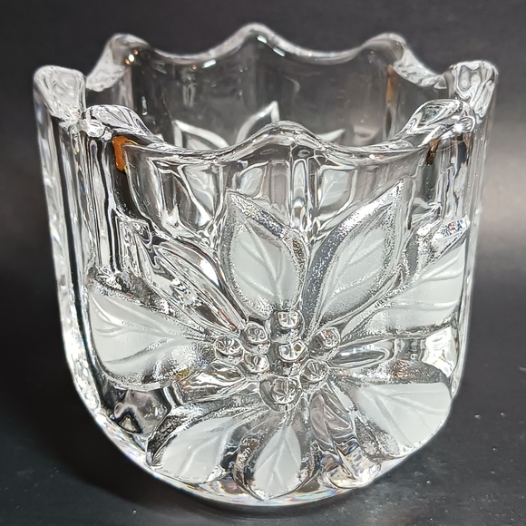Mikasa Crystal Poinsetta 3.2" Votive Candle Holder~Very Good Condition - Picture 1 of 4
